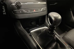 valkoinen Peugeot 308 2016 kuva 16.