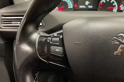 valkoinen Peugeot 308 2016 kuva 18.