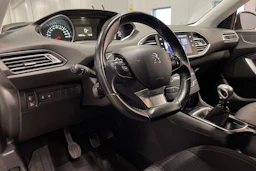 valkoinen Peugeot 308 2016 kuva 20.