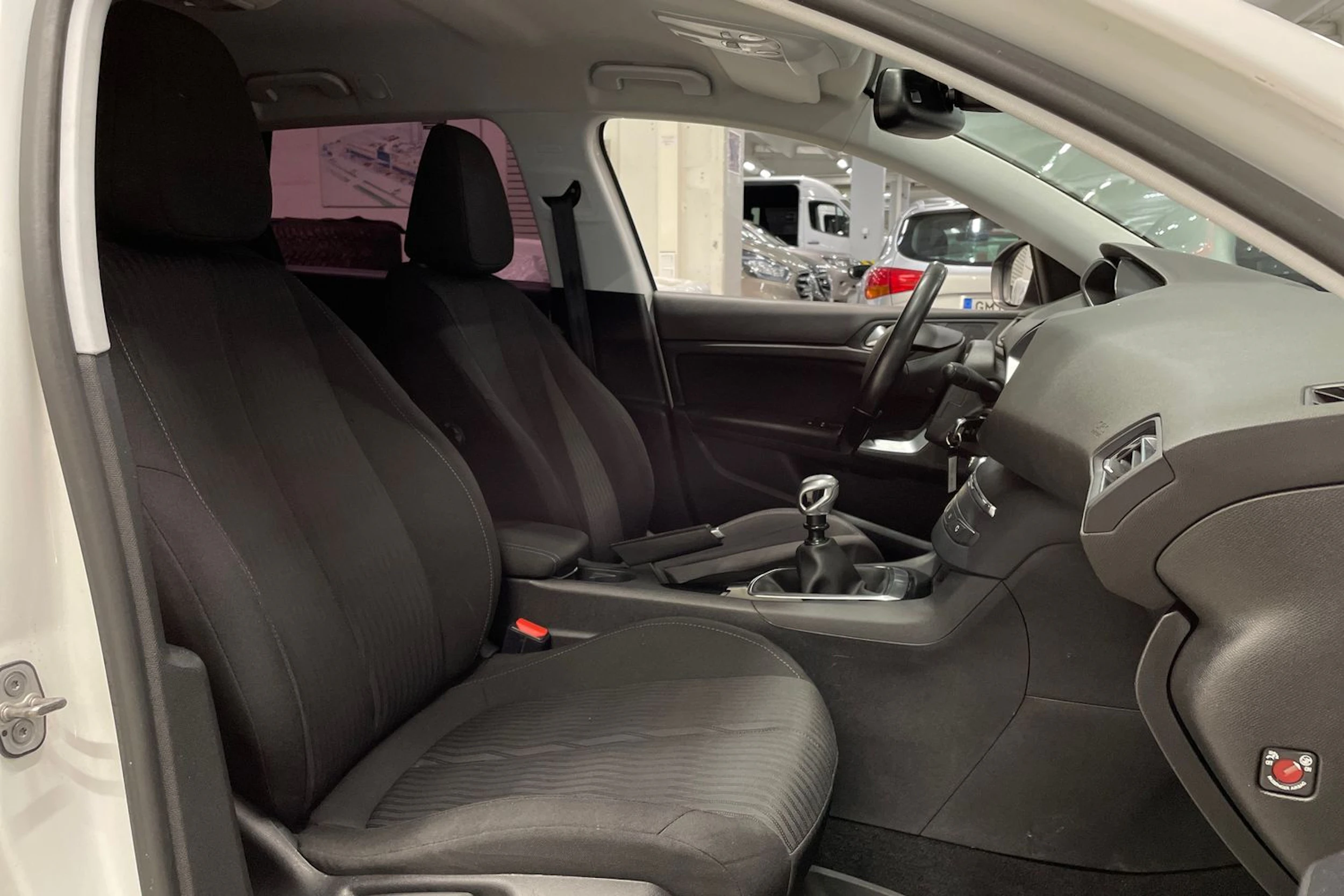 valkoinen Peugeot 308 2016 kuva 21.
