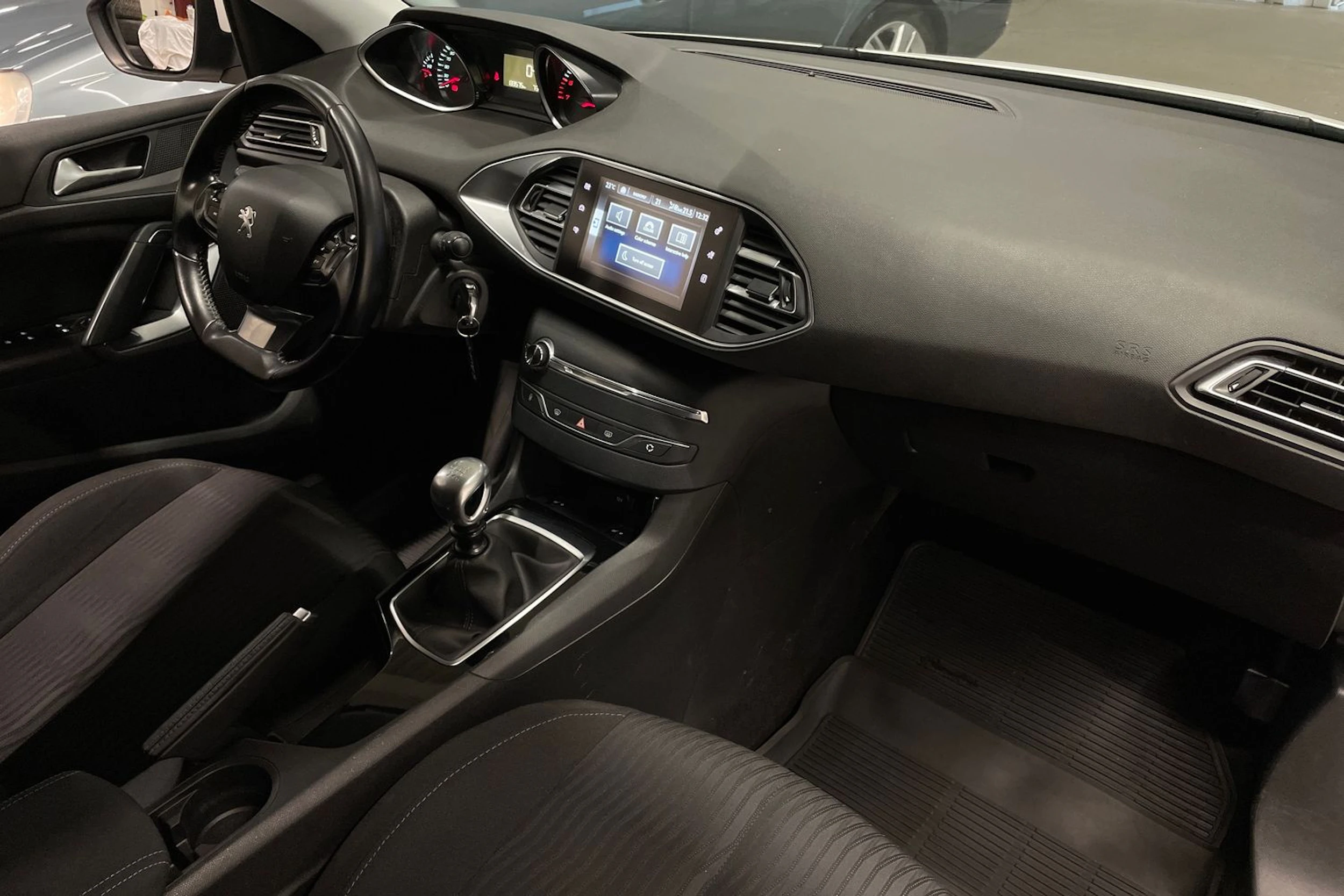 valkoinen Peugeot 308 2016 kuva 22.