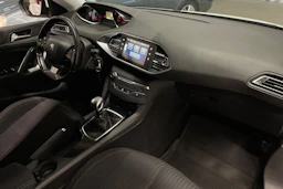 valkoinen Peugeot 308 2016 kuva 22.