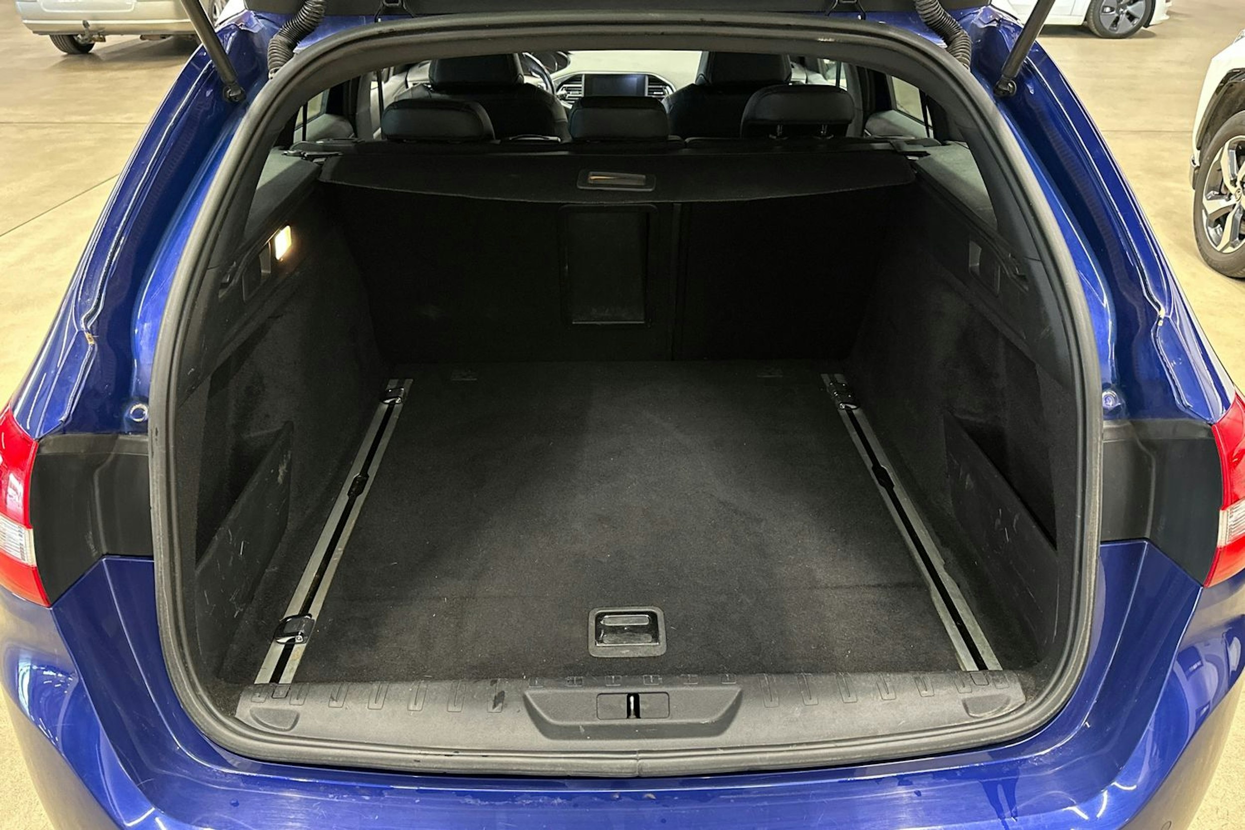 sininen Peugeot 308 2017 kuva 25.