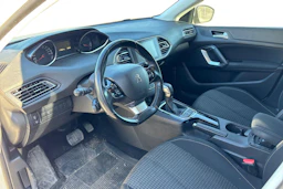 Valkoinen Peugeot 308 2018 kuva 3.