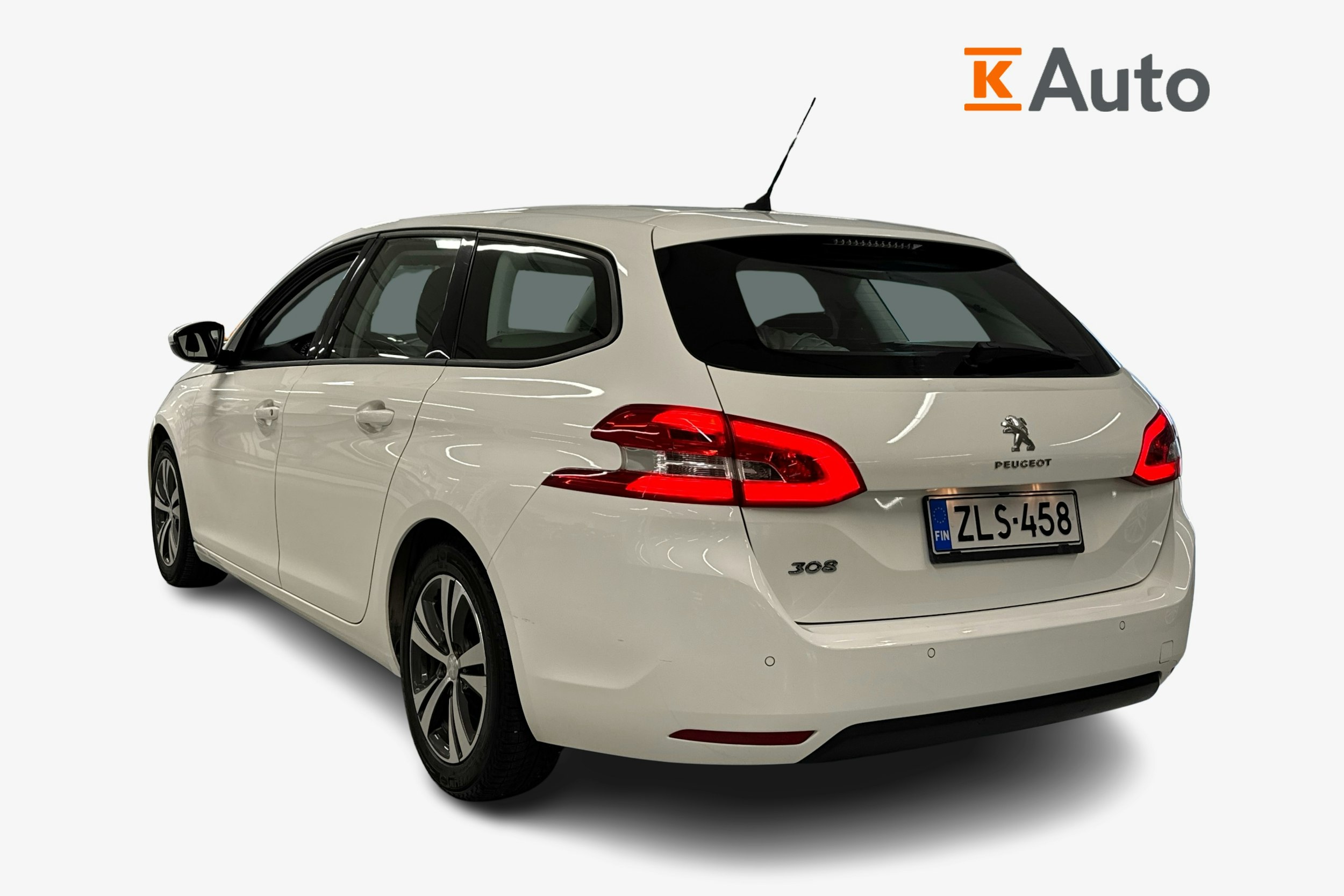 Valkoinen Peugeot 308 2018 kuva 2.