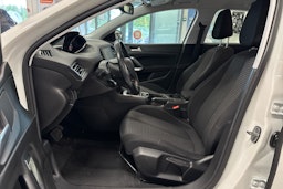 Valkoinen Peugeot 308 2018 kuva 6.