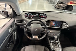 Valkoinen Peugeot 308 2018 kuva 7.