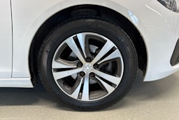Valkoinen Peugeot 308 2018 kuva 9.