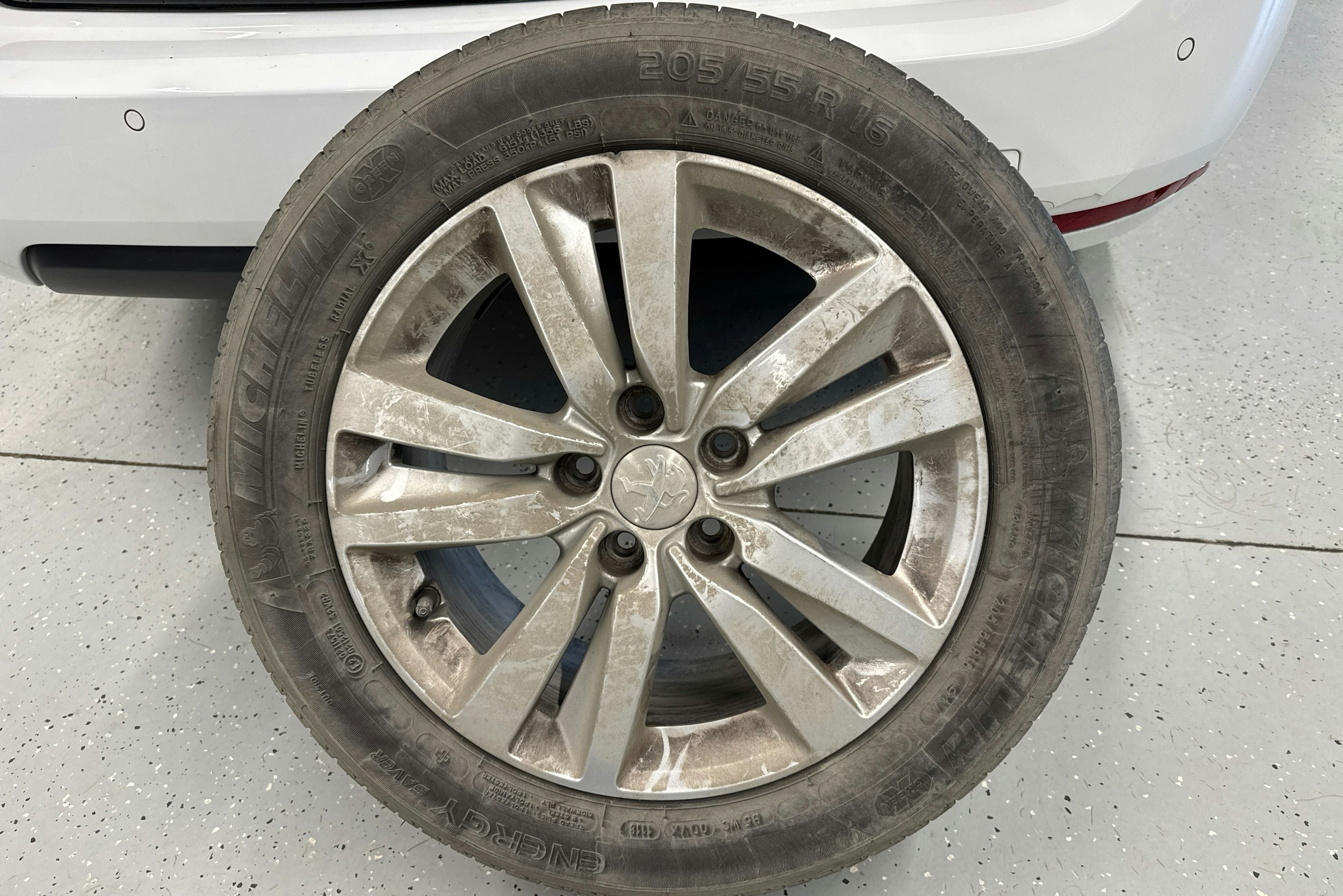 Valkoinen Peugeot 308 2018 kuva 10.