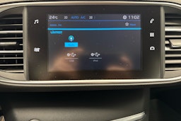 Valkoinen Peugeot 308 2018 kuva 15.