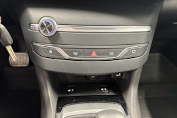 Valkoinen Peugeot 308 2018 kuva 17.