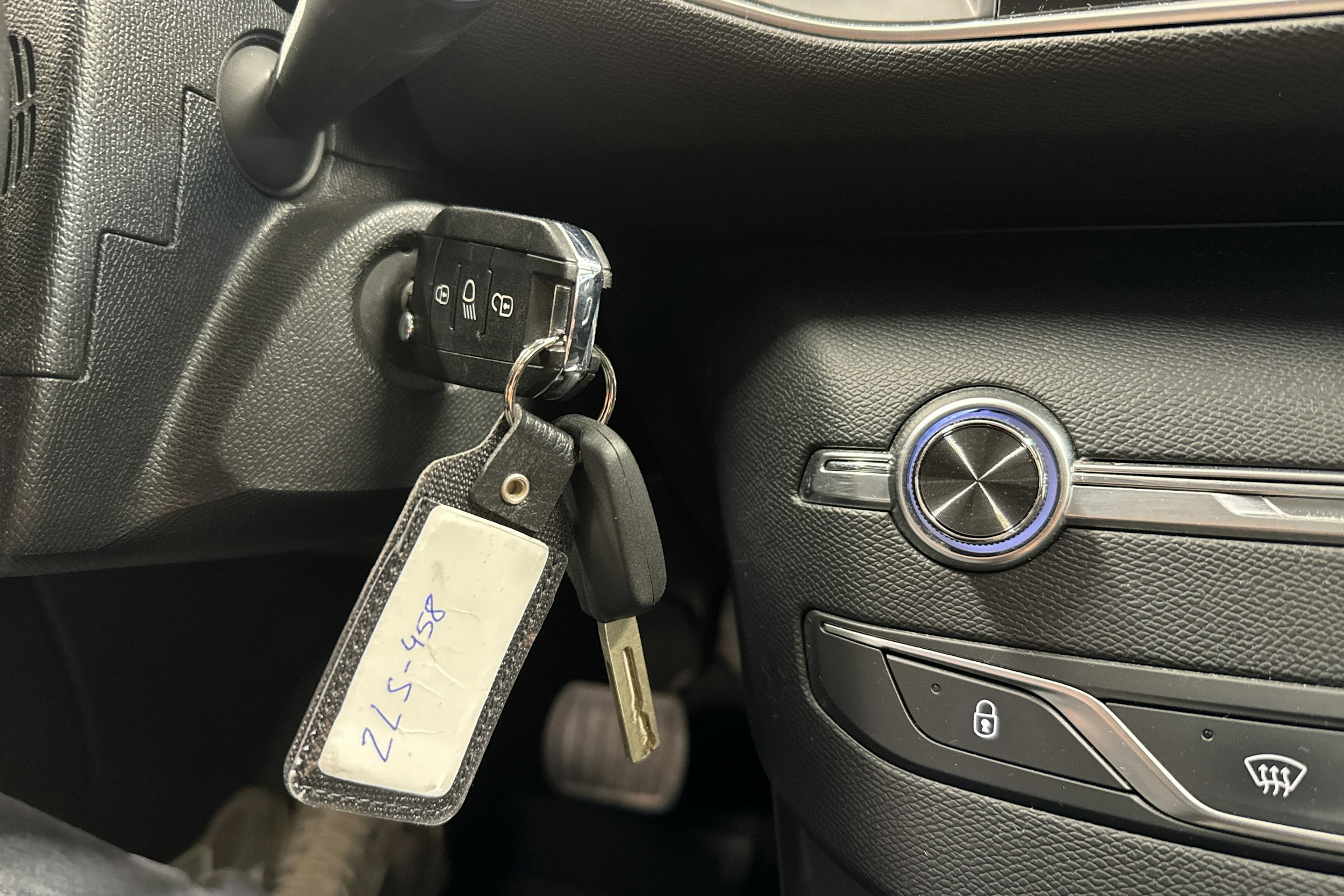 Valkoinen Peugeot 308 2018 kuva 18.