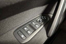 Valkoinen Peugeot 308 2018 kuva 19.