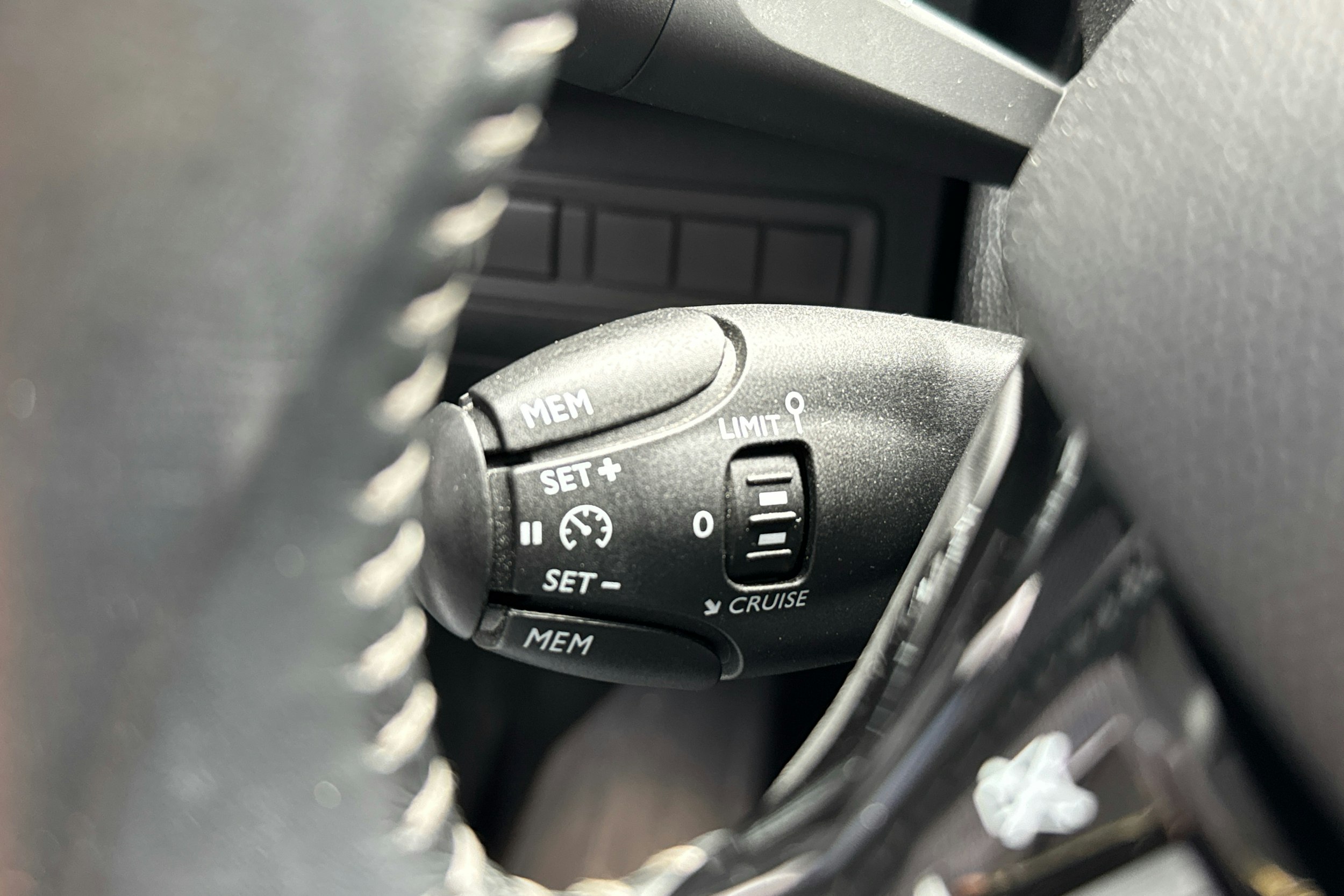 Valkoinen Peugeot 308 2018 kuva 20.