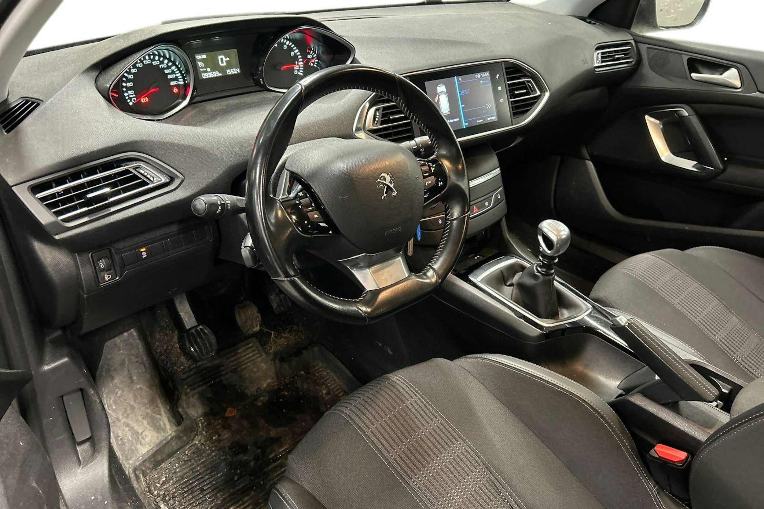 harmaa Peugeot 308 2019 kuva 3.