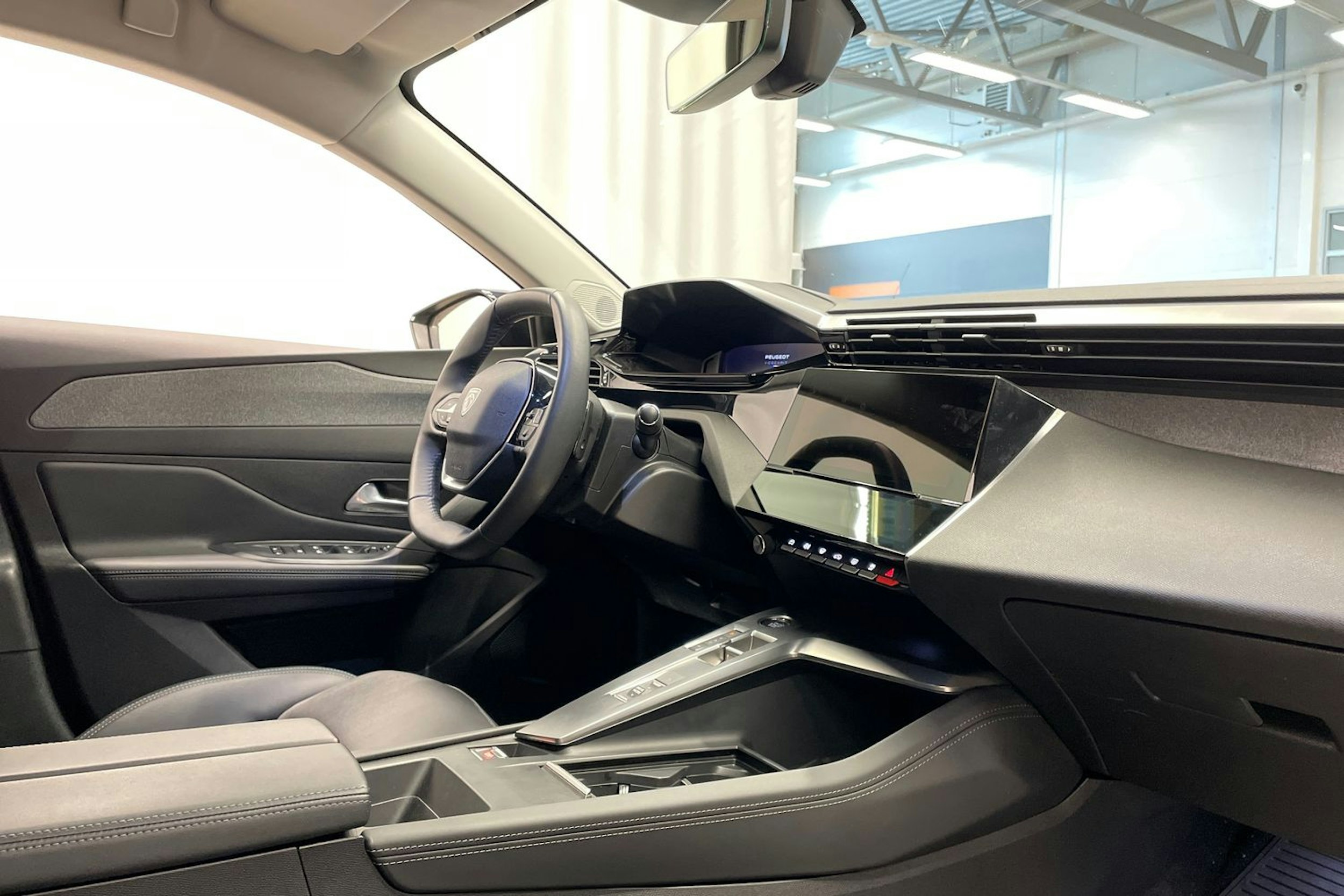 Vihreä Peugeot 308 2022 kuva 38.