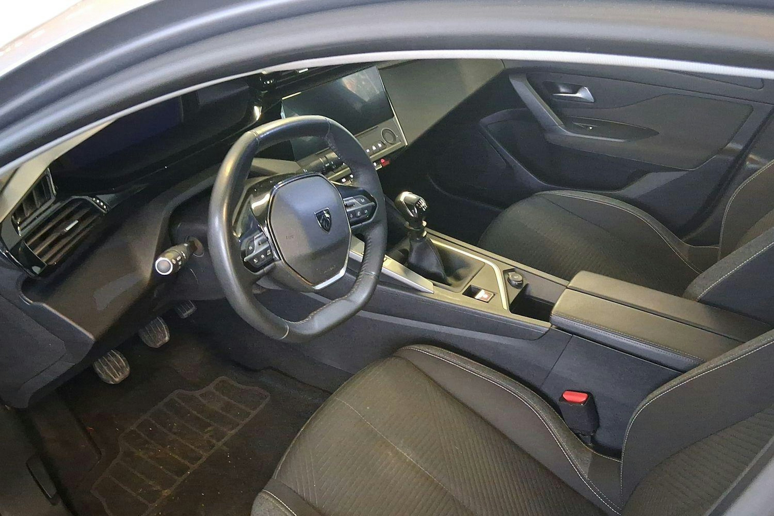 harmaa Peugeot 308 2022 kuva 7.