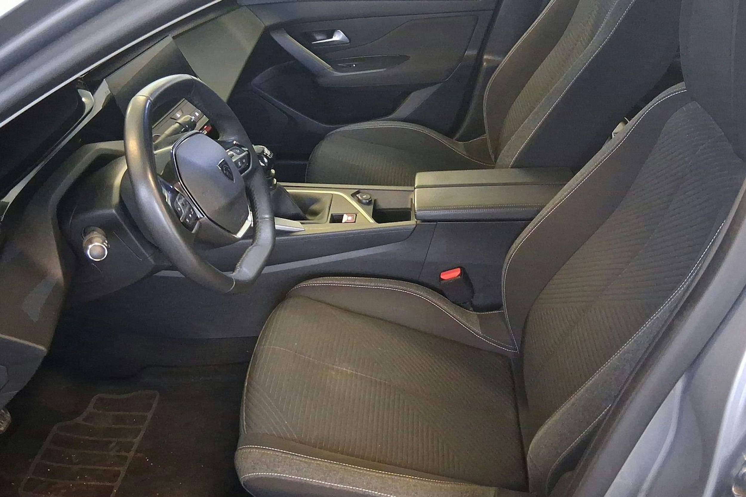 harmaa Peugeot 308 2022 kuva 9.