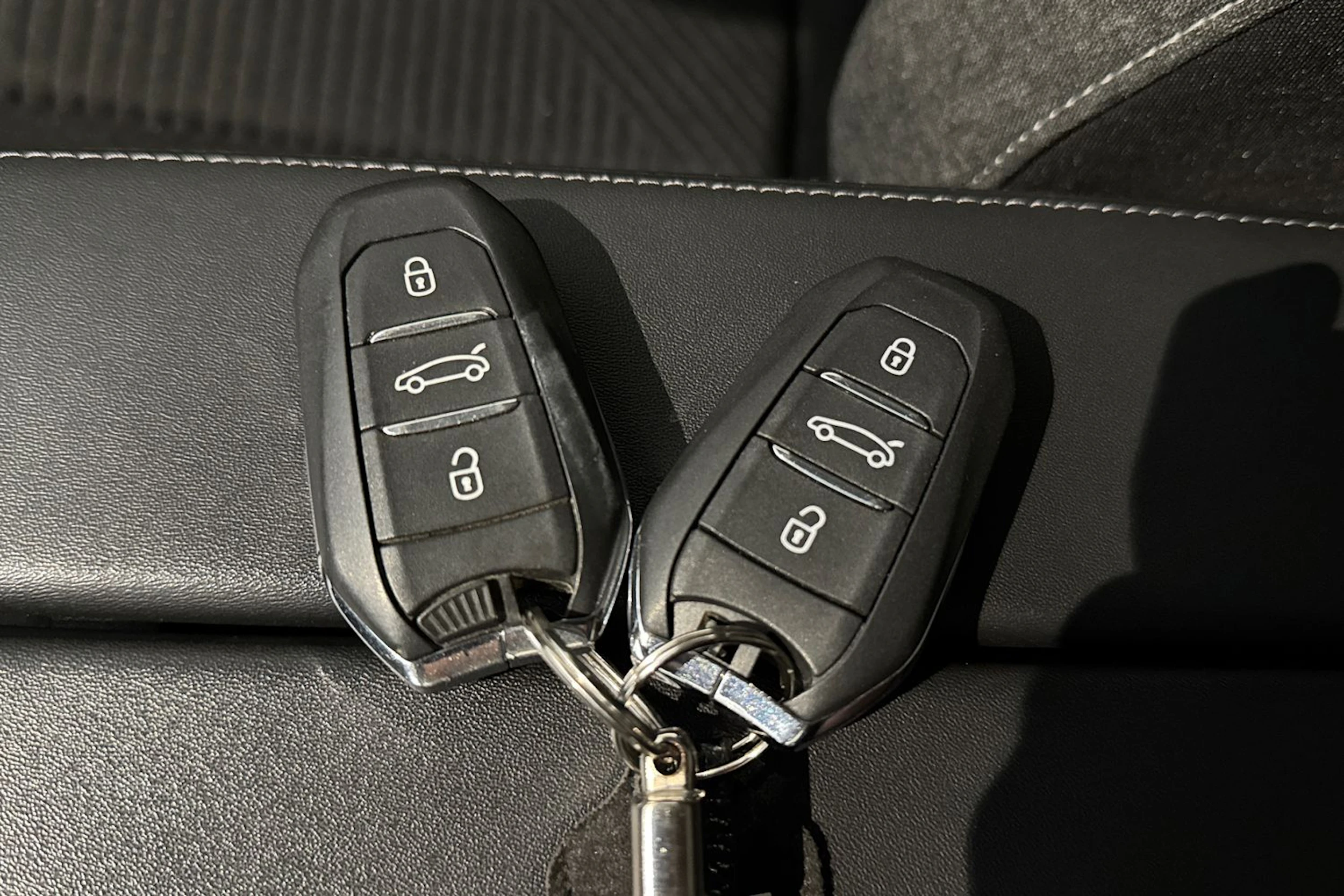harmaa Peugeot 308 2022 kuva 25.