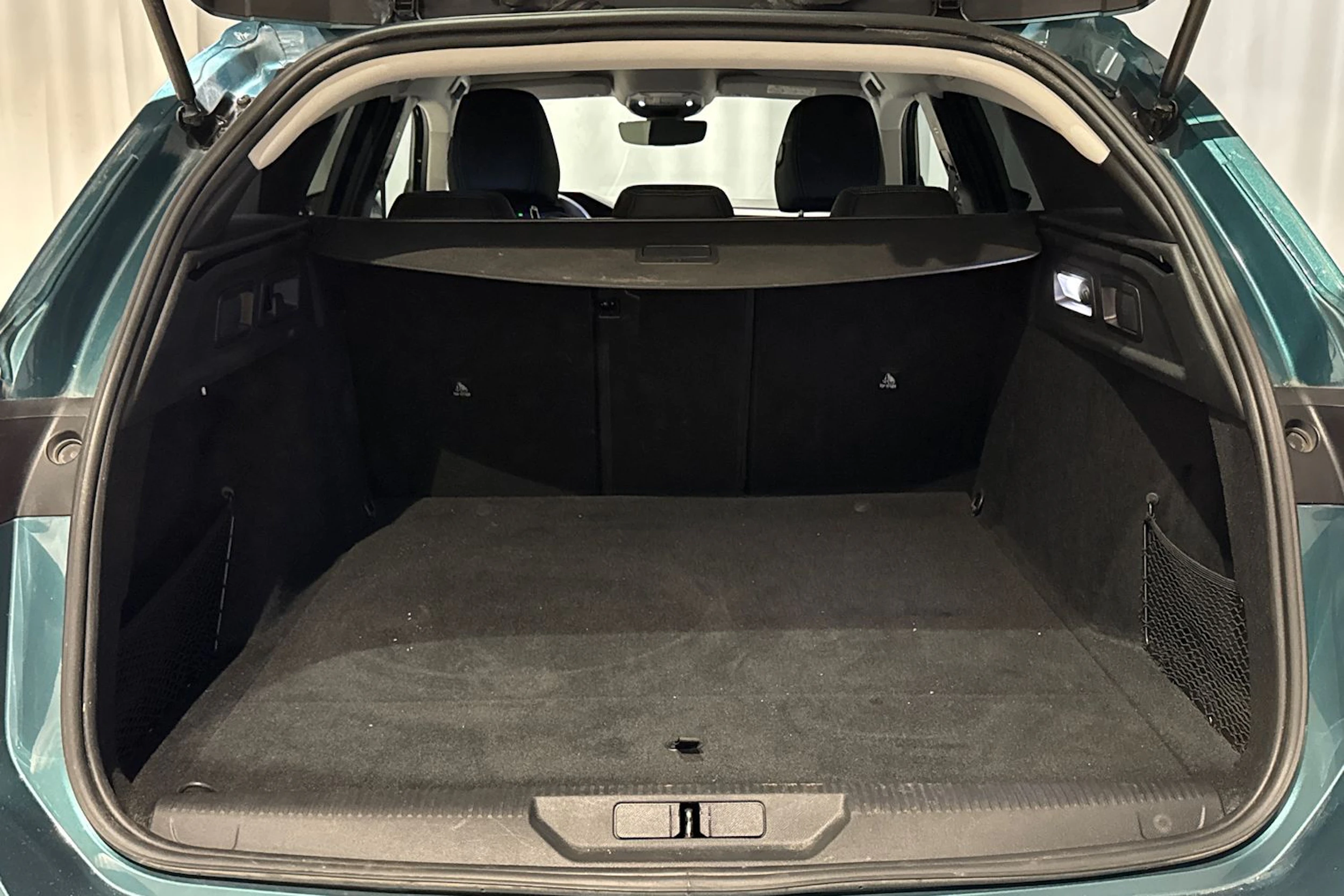 sininen Peugeot 308 2022 kuva 16.