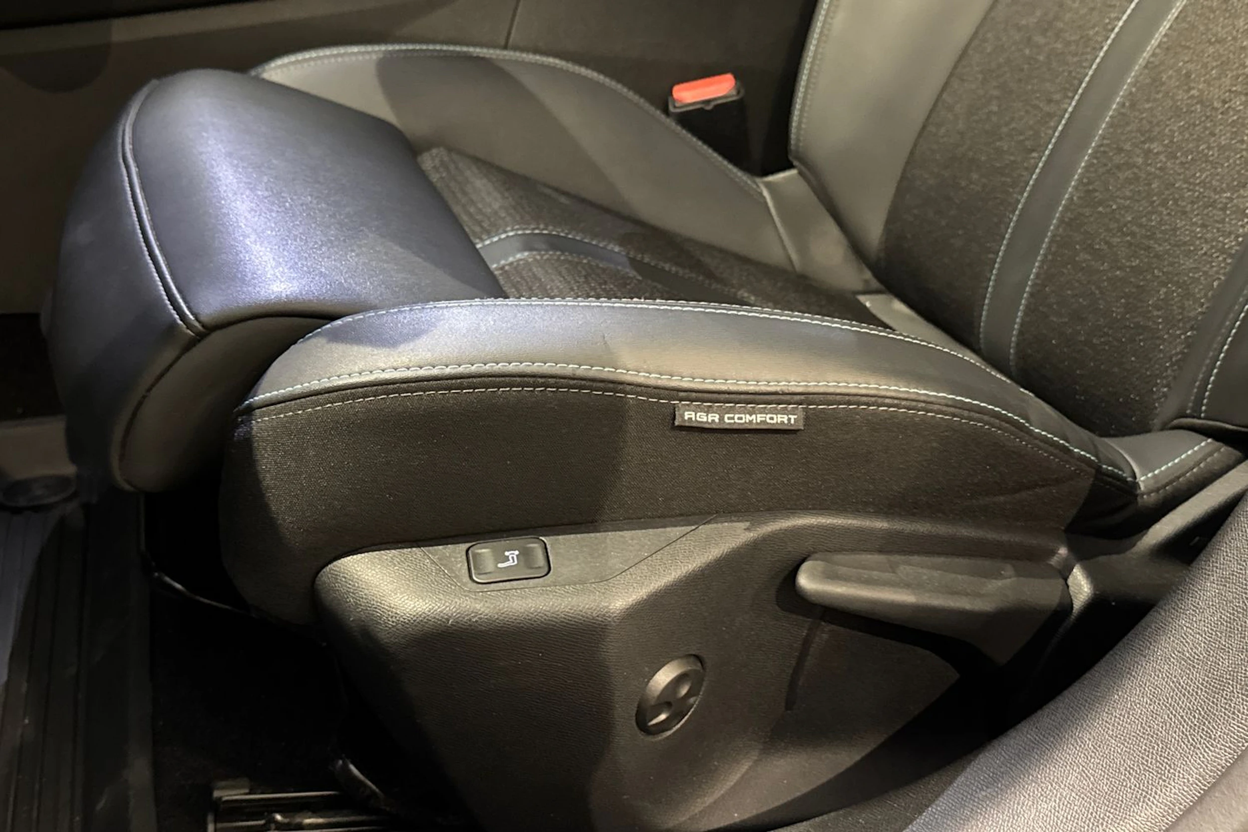 sininen Peugeot 308 2022 kuva 18.