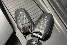 sininen Peugeot 308 2022 kuva 25.