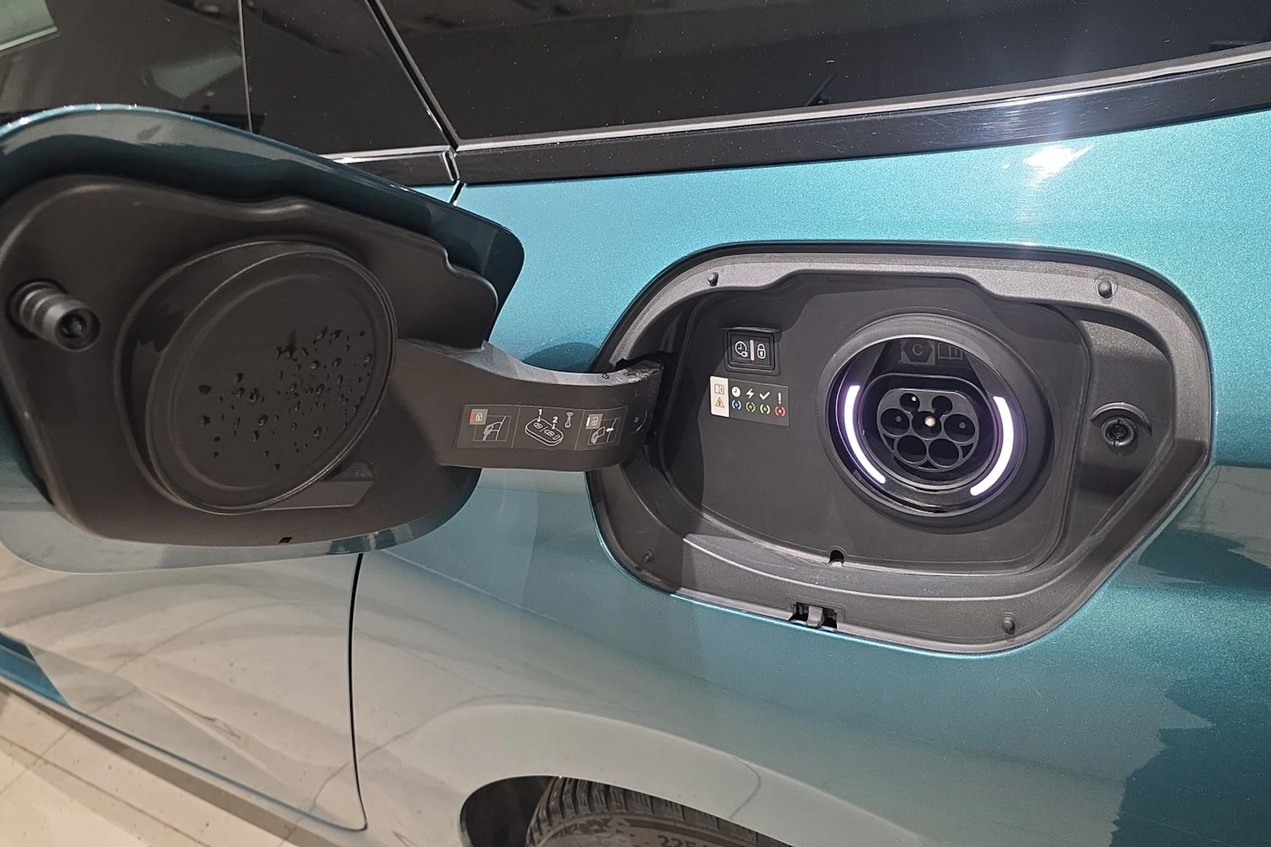 sininen Peugeot 308 2022 kuva 33.