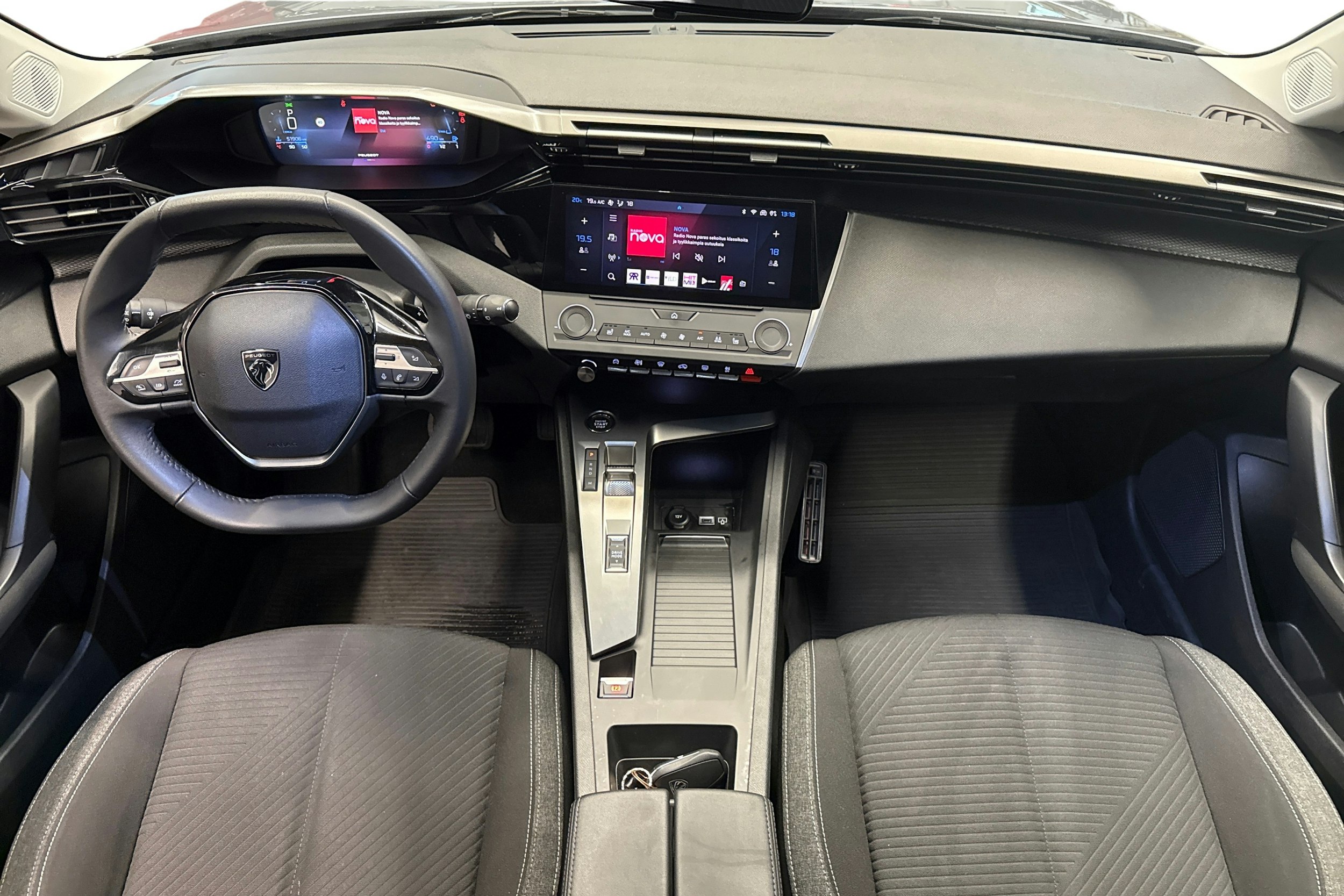 harmaa Peugeot 308 2023 kuva 9.