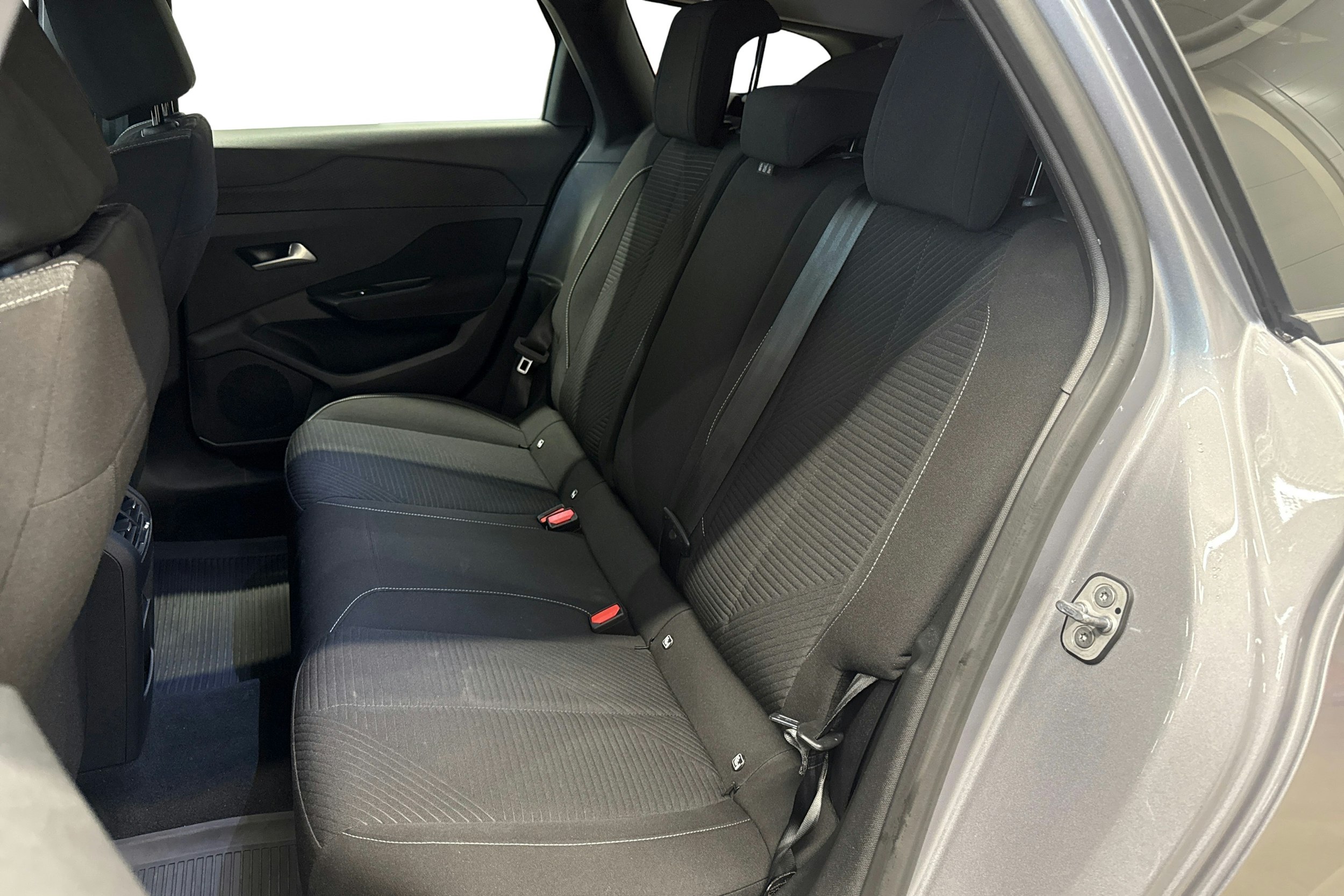 harmaa Peugeot 308 2023 kuva 10.