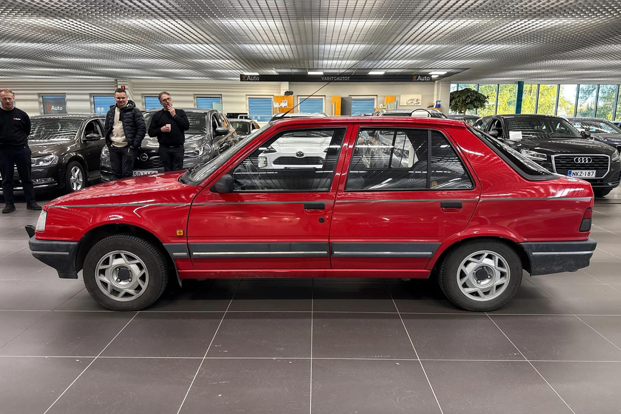 punainen Peugeot 309 1992 kuva 4.