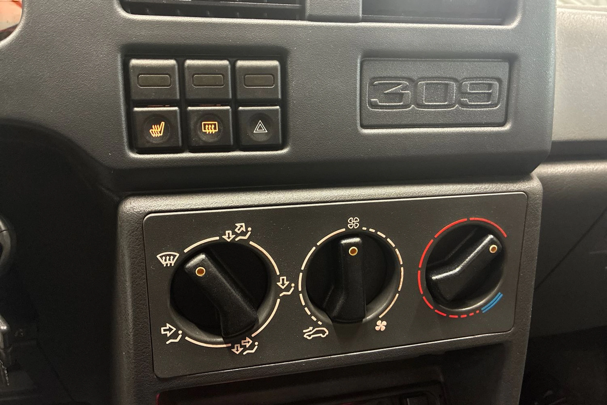 punainen Peugeot 309 1992 kuva 23.