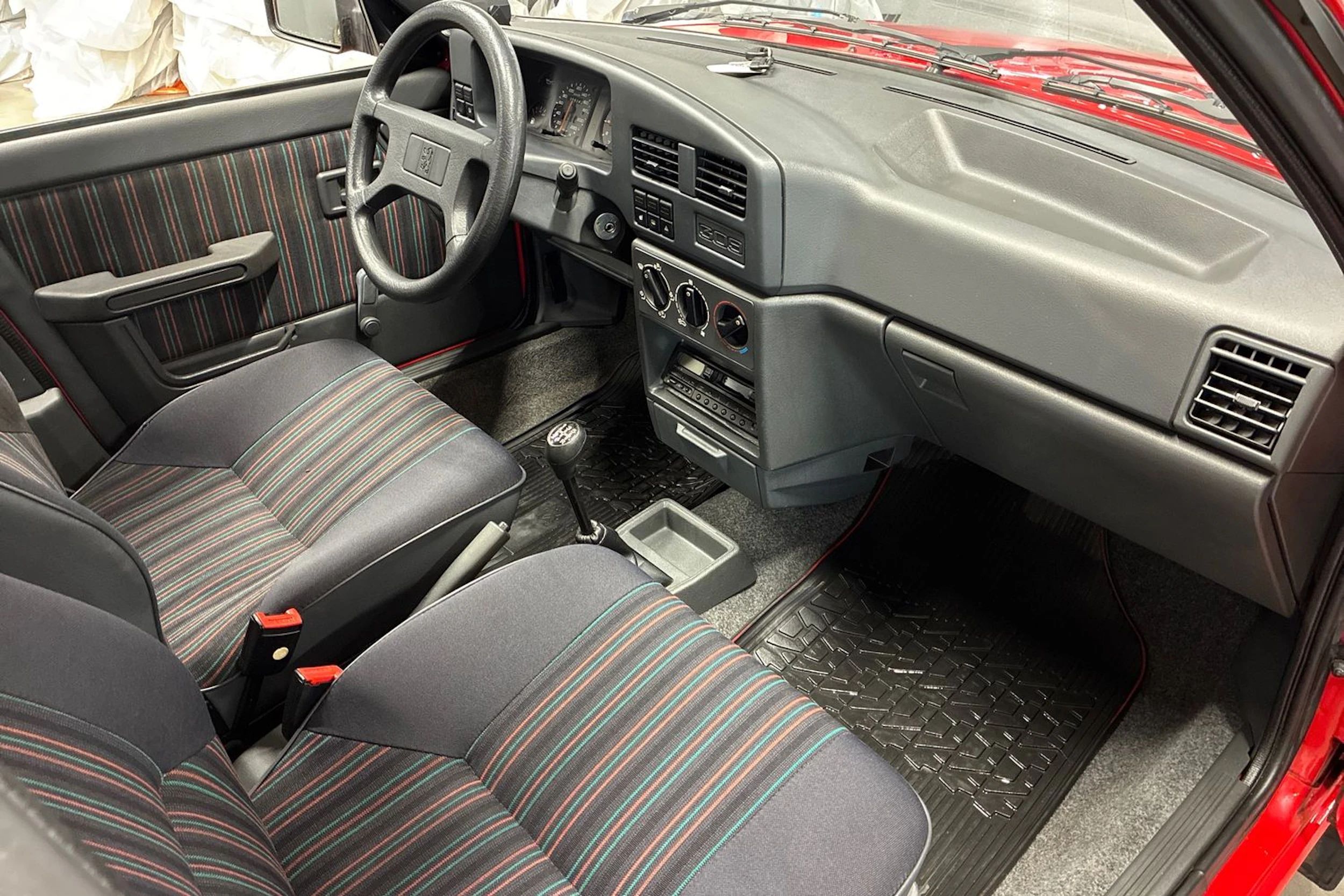 punainen Peugeot 309 1992 kuva 27.
