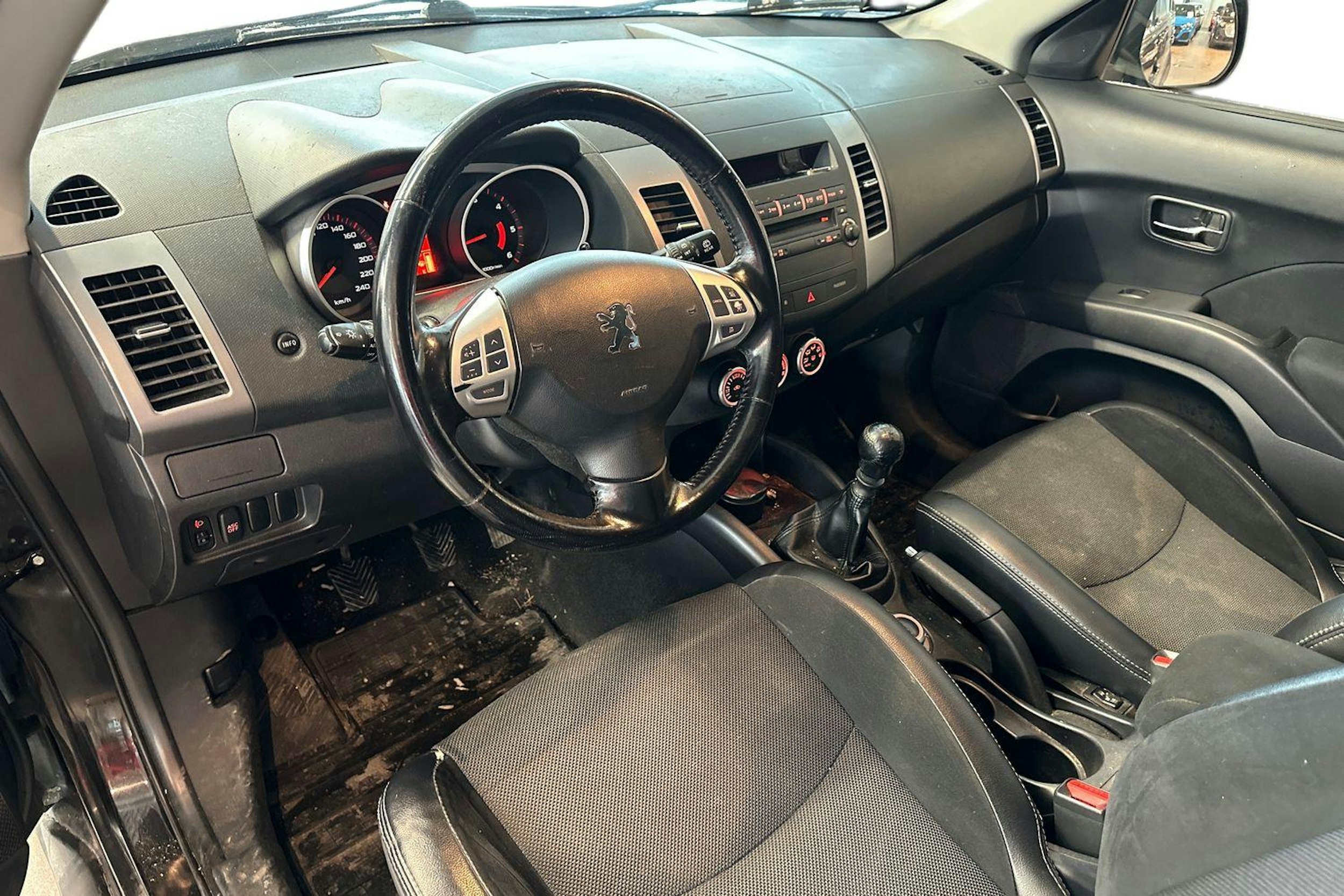 musta Peugeot 4007 2008 kuva 3.