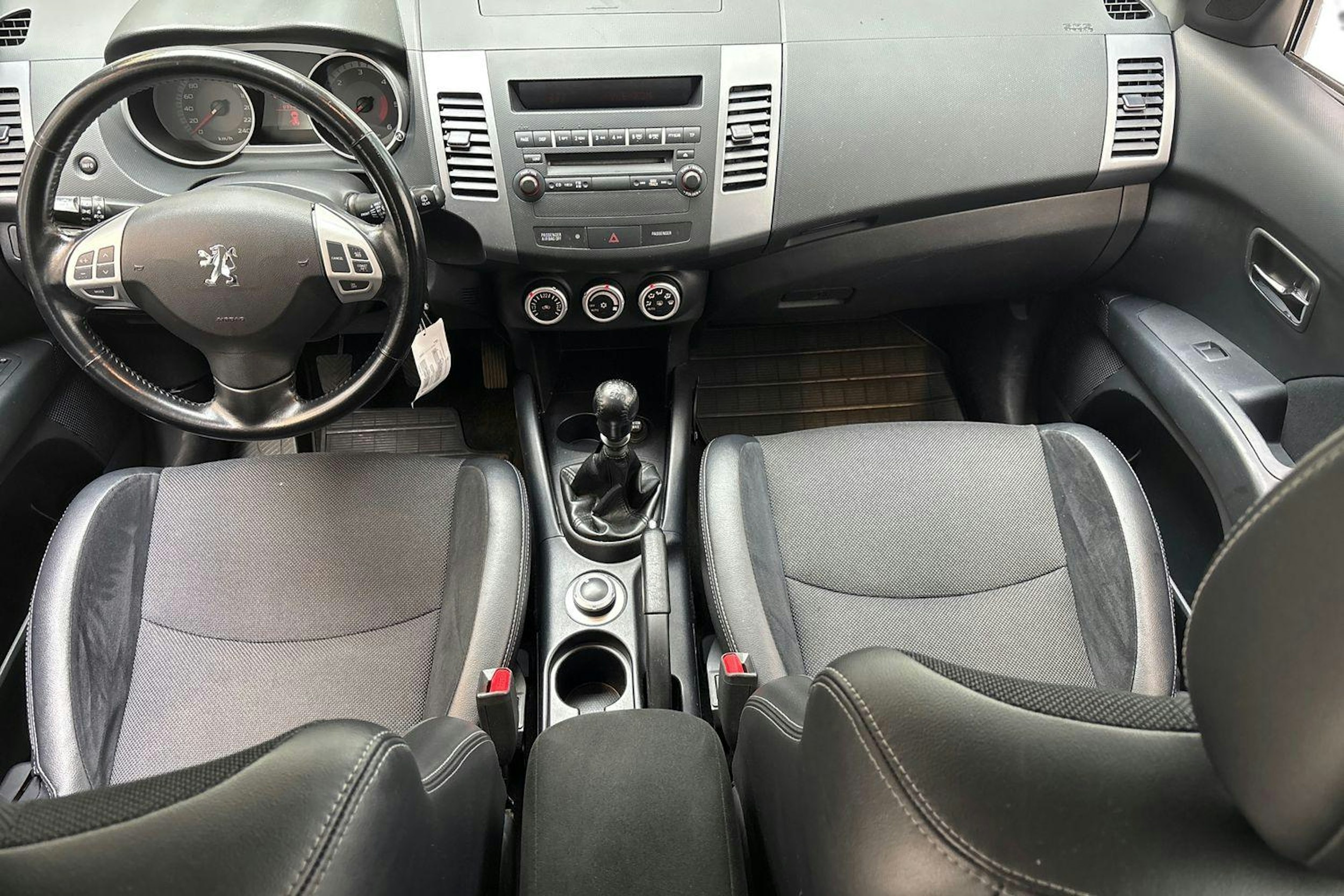 musta Peugeot 4007 2008 kuva 9.