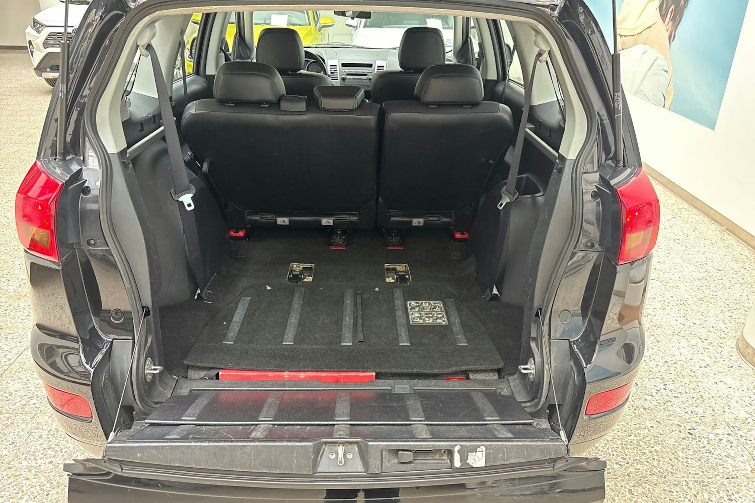 musta Peugeot 4007 2008 kuva 14.