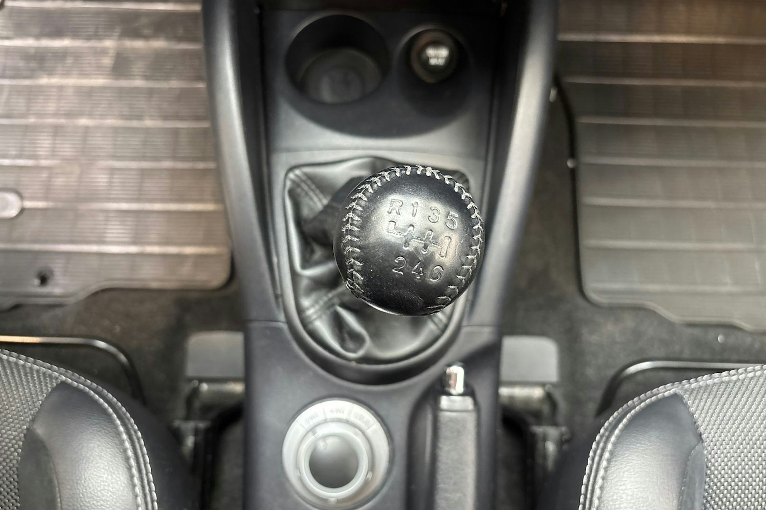 musta Peugeot 4007 2008 kuva 20.