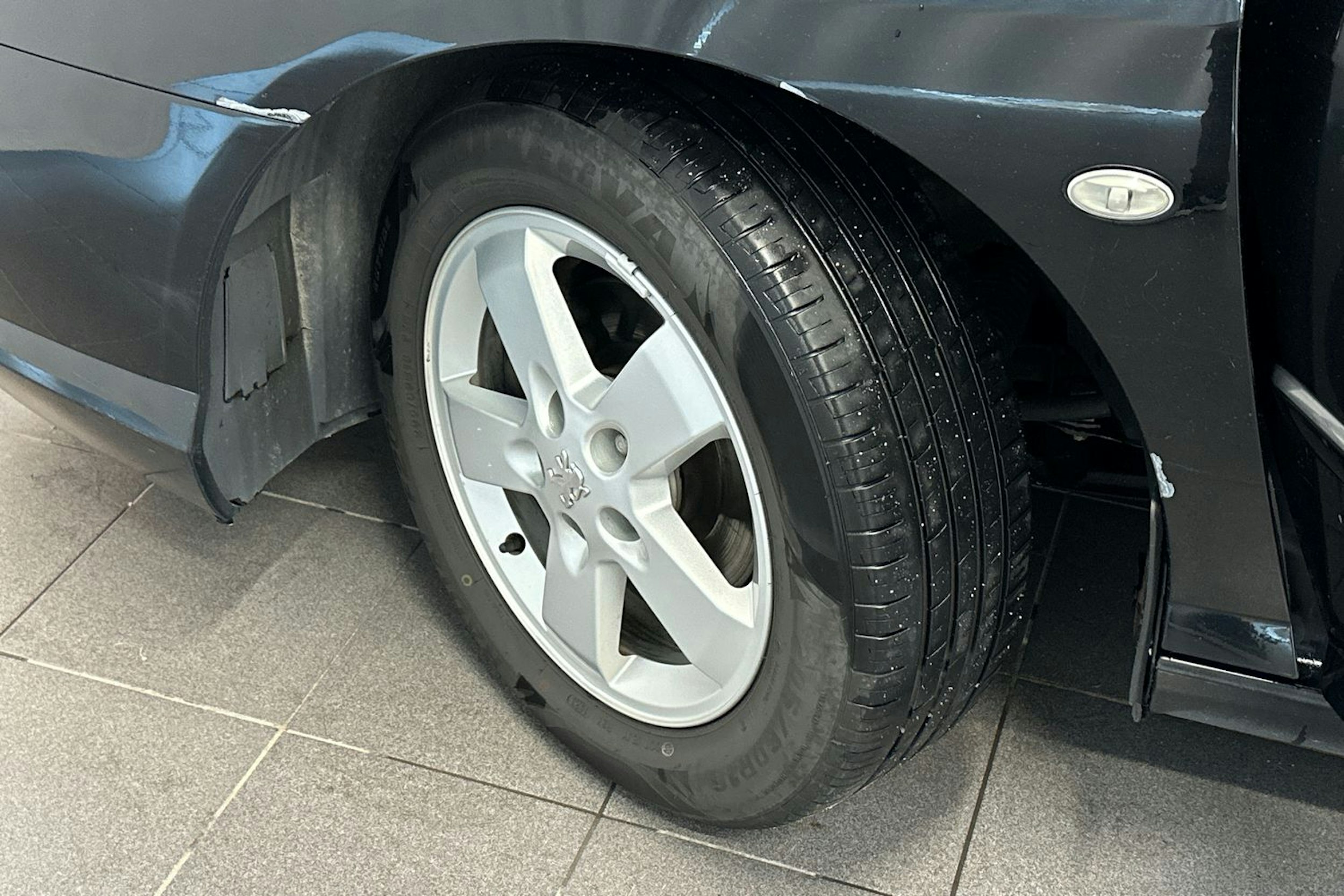 Musta Peugeot 407 2010 kuva 10.