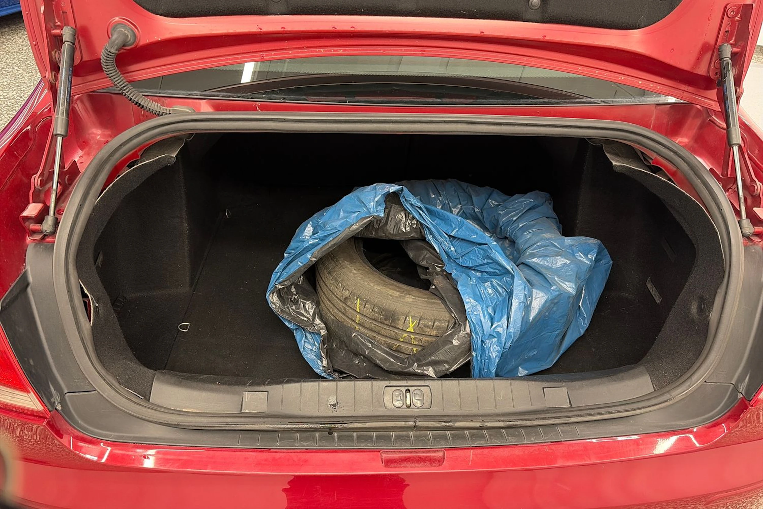 Punainen Peugeot 408 2012 kuva 10.