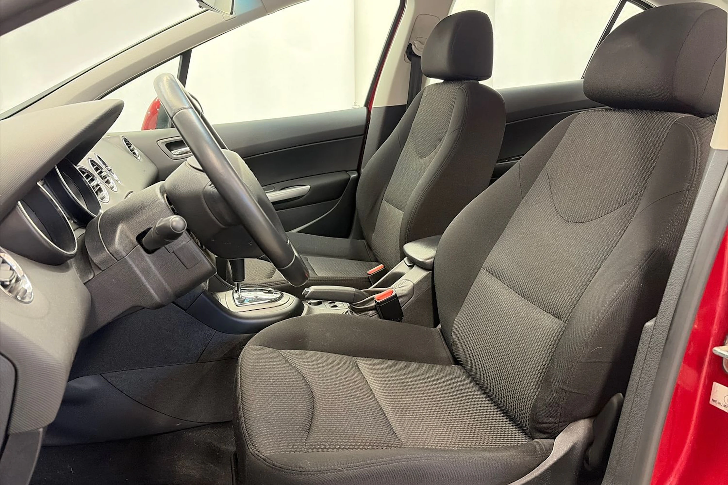 Punainen Peugeot 408 2012 kuva 11.