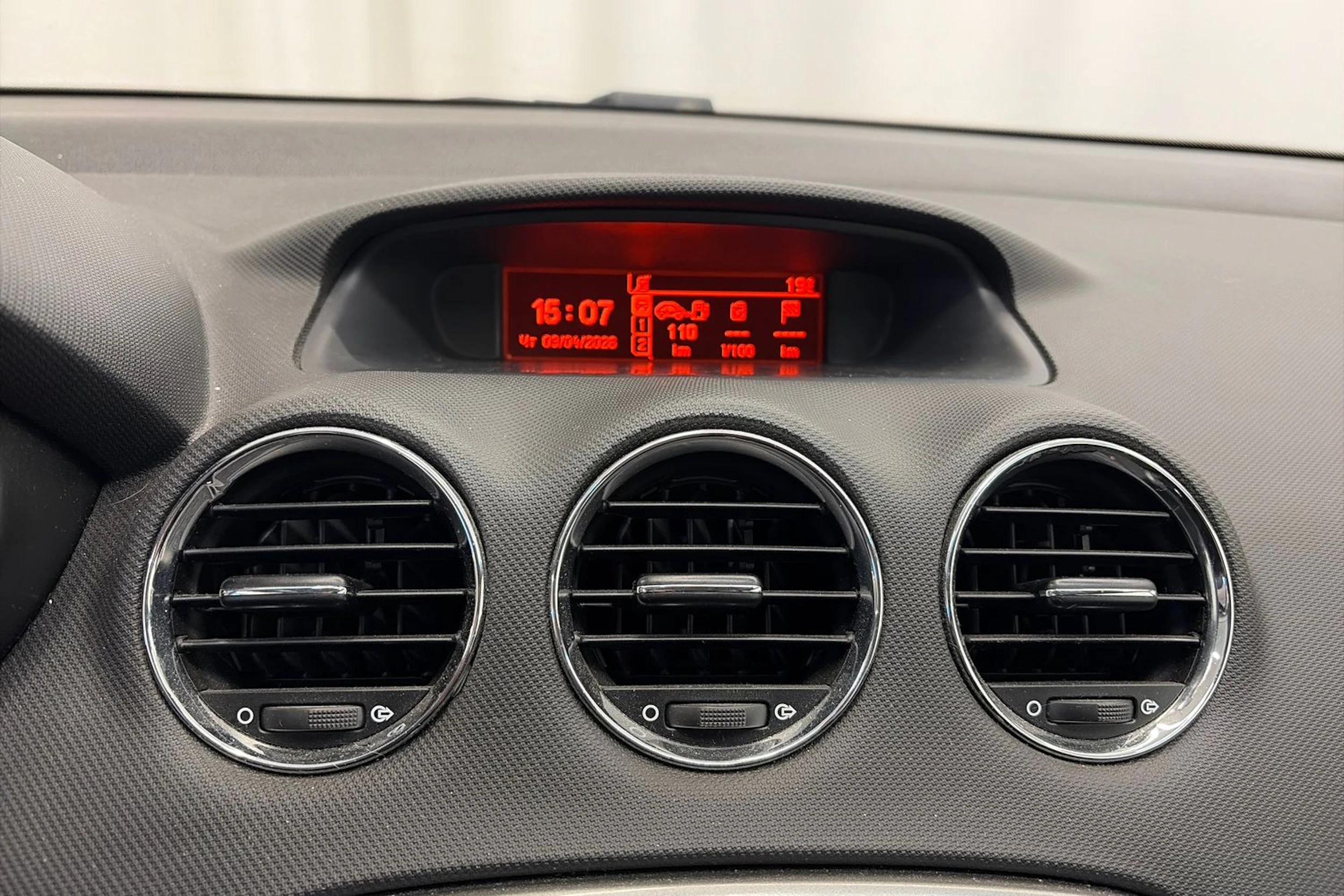 Punainen Peugeot 408 2012 kuva 13.