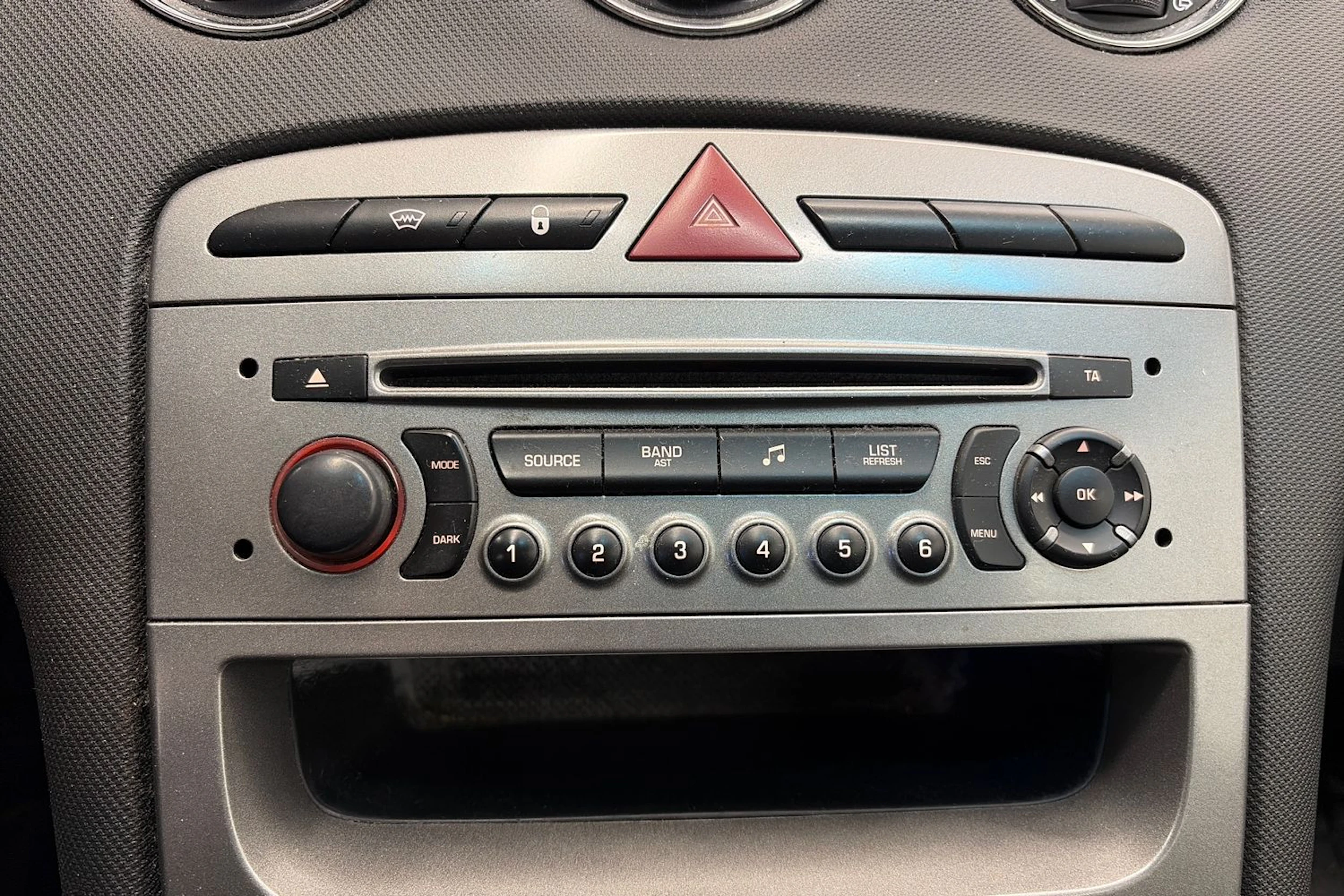 Punainen Peugeot 408 2012 kuva 14.