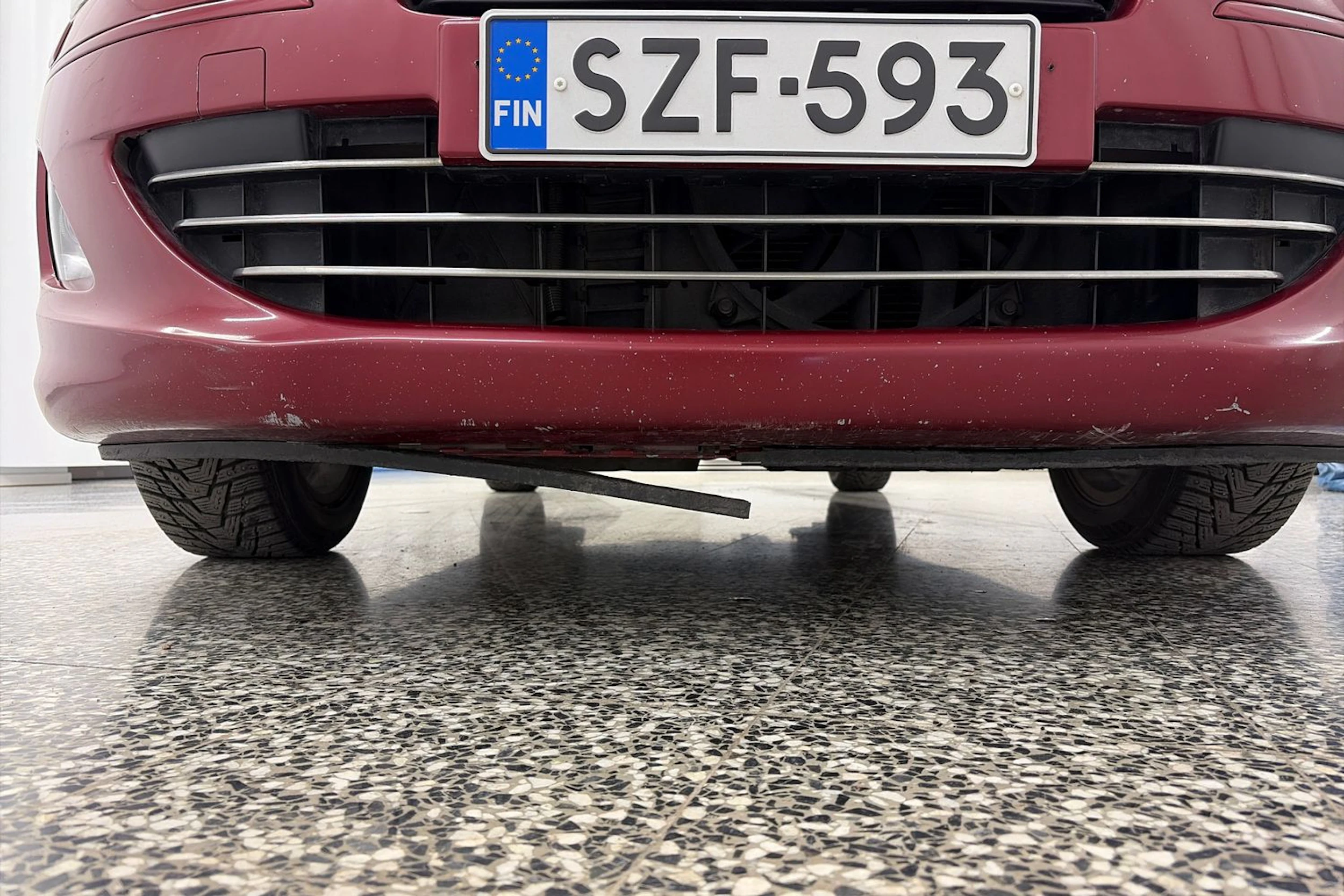 Punainen Peugeot 408 2012 kuva 18.