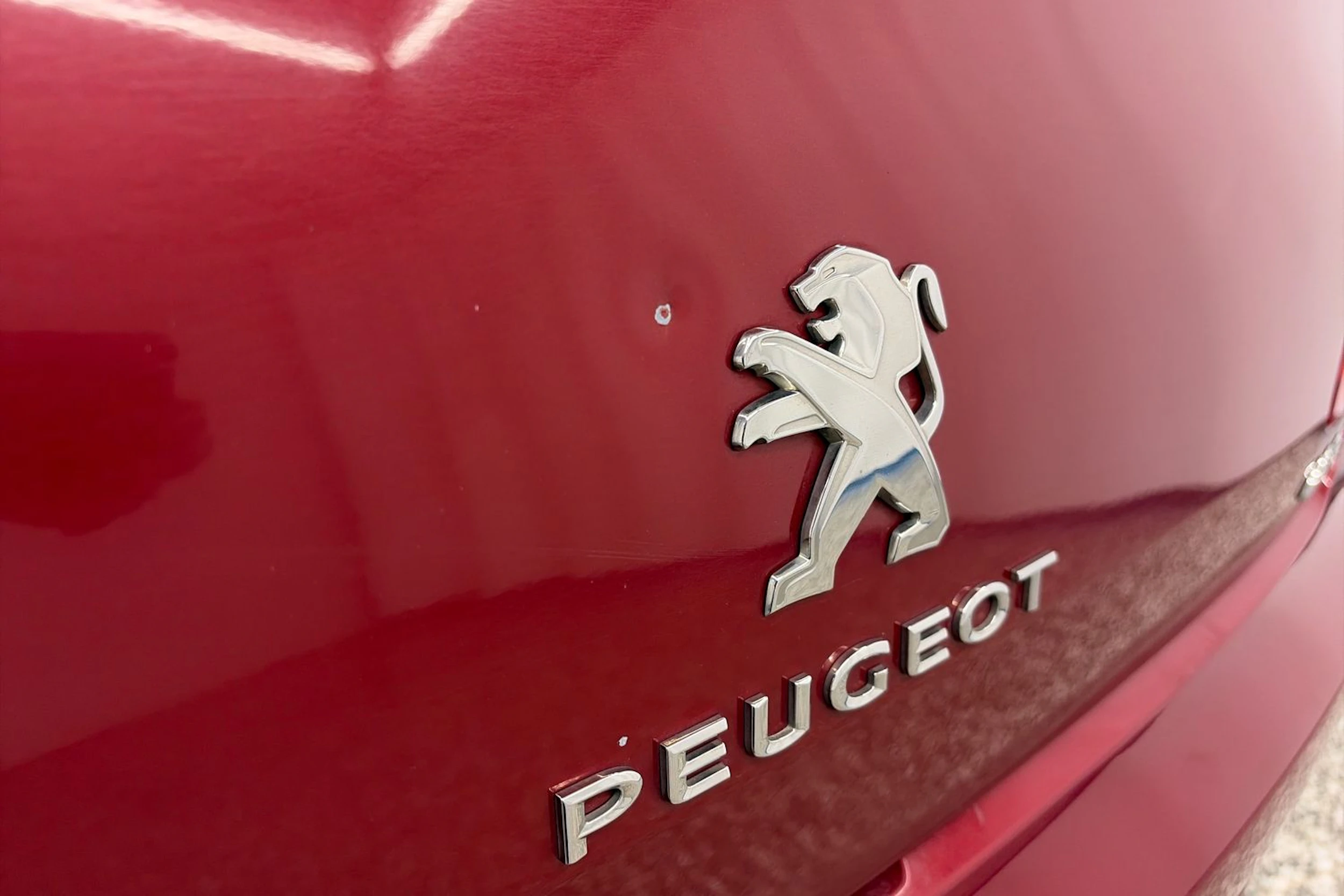 Punainen Peugeot 408 2012 kuva 24.