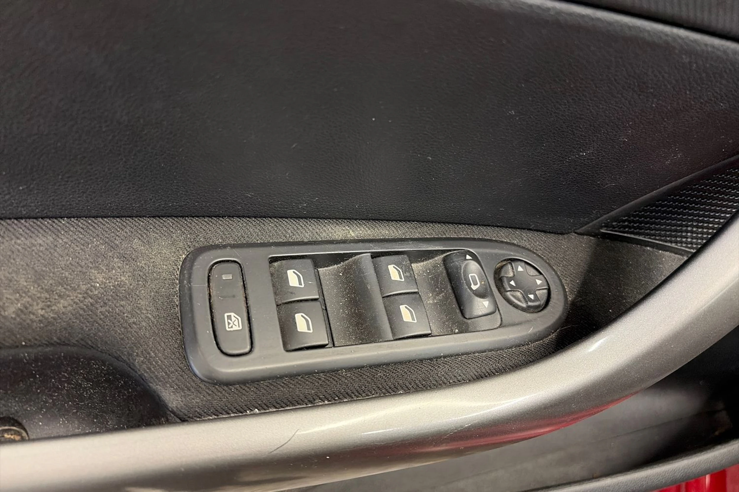 Punainen Peugeot 408 2012 kuva 34.