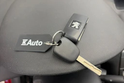 Punainen Peugeot 408 2012 kuva 35.