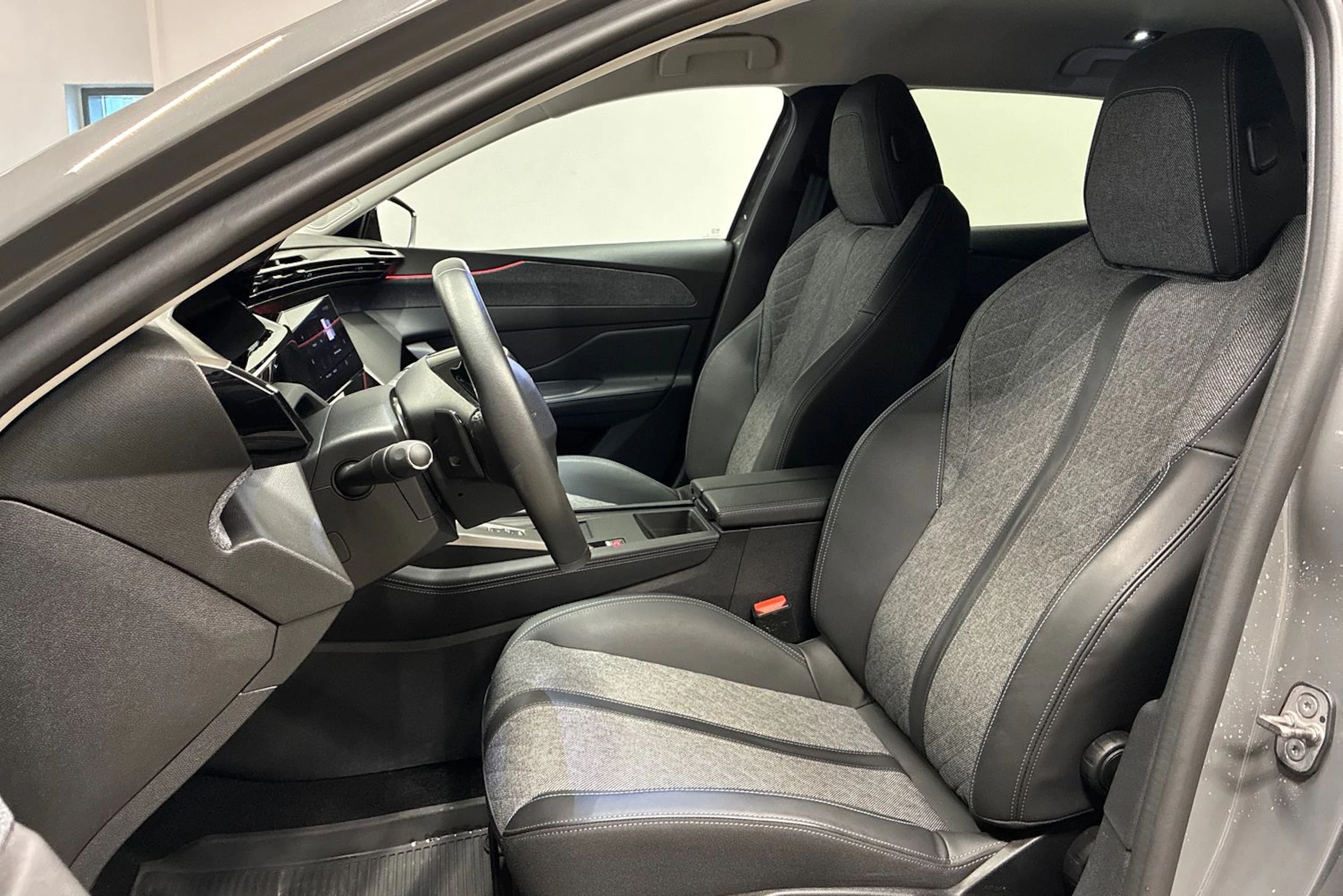 Harmaa Peugeot 408 2023 kuva 23.