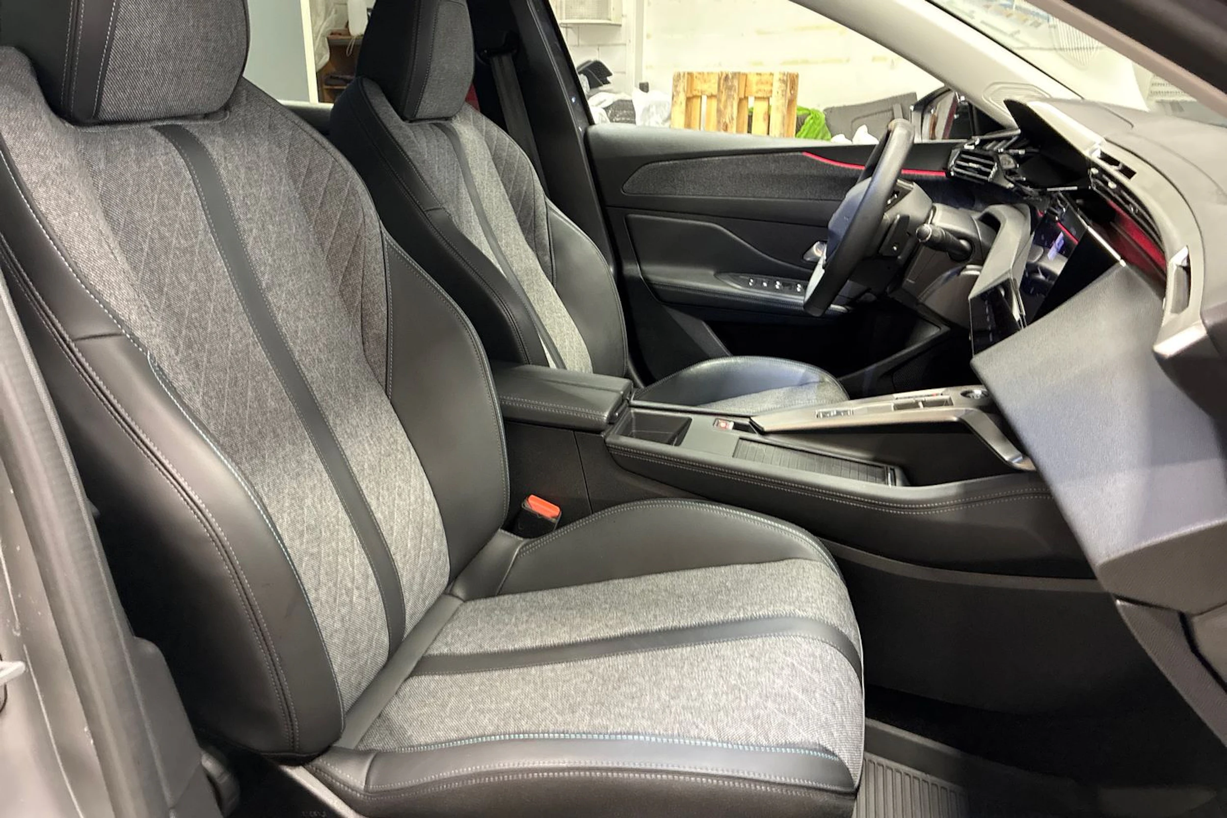 Harmaa Peugeot 408 2023 kuva 25.