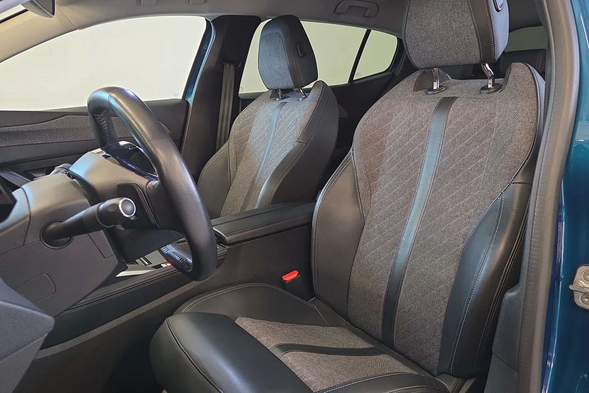 Sininen Peugeot 408 2024 kuva 22.