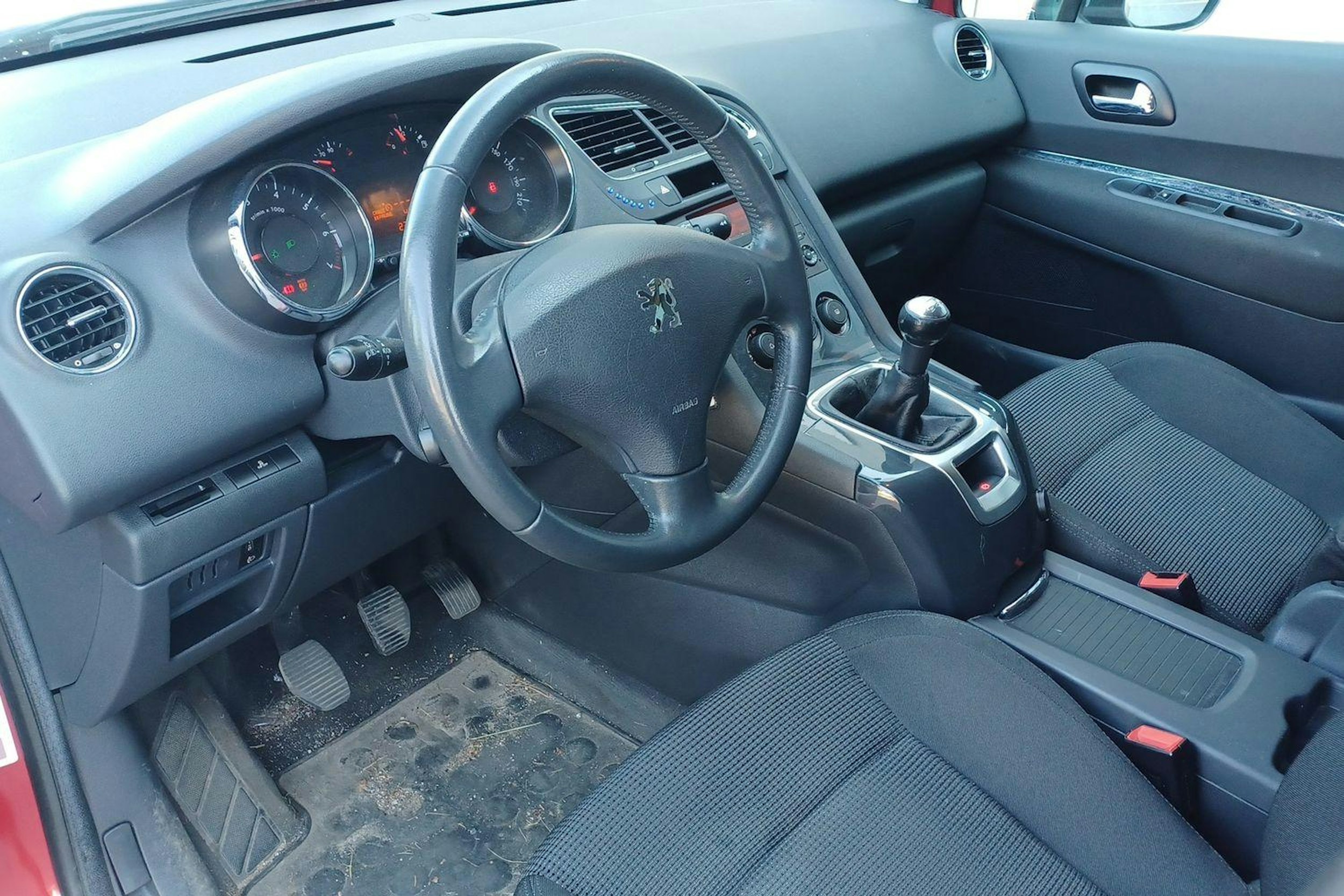 met. punainen Peugeot 5008 2010 kuva 3.