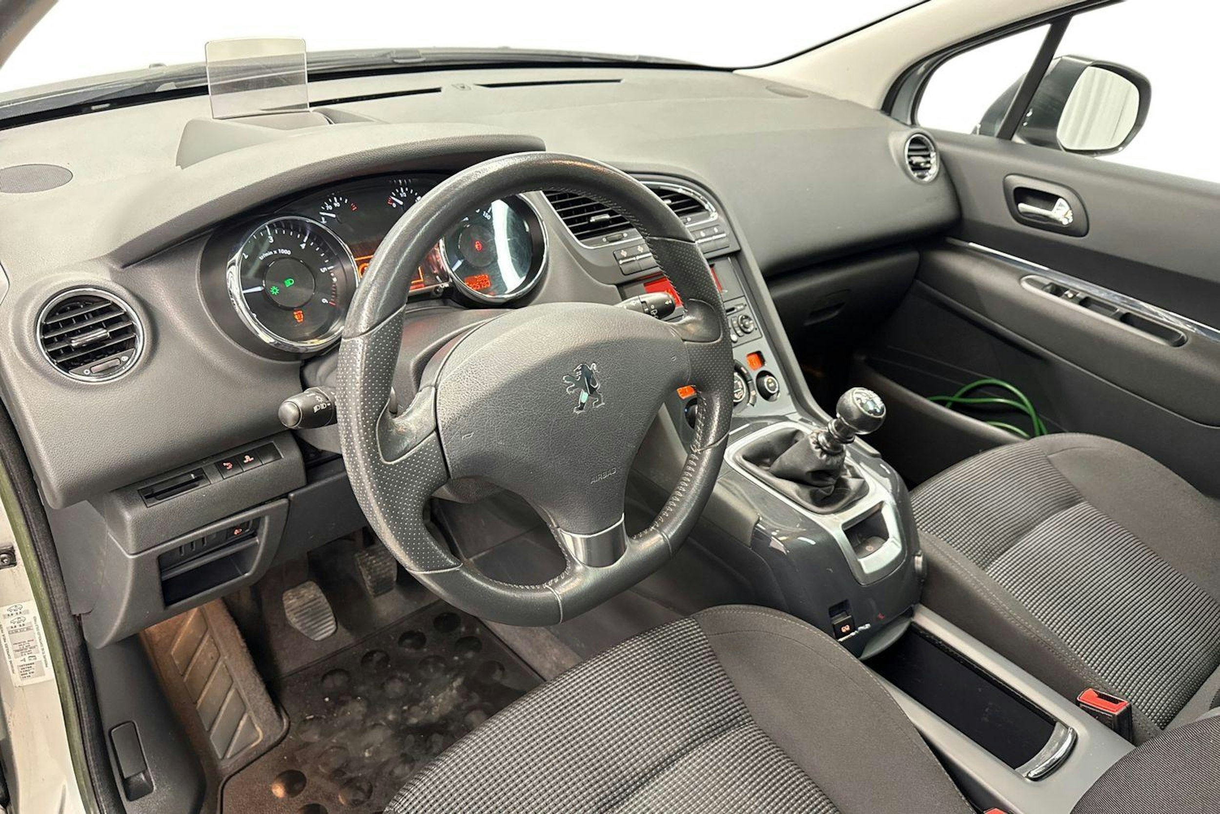 harmaa Peugeot 5008 2012 kuva 7.